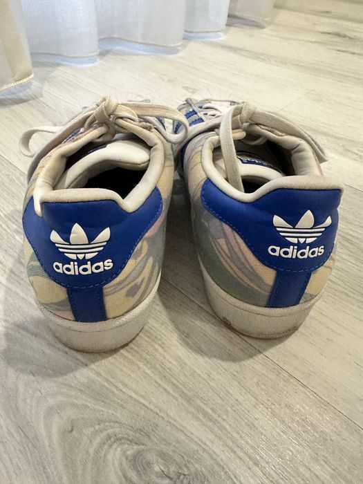 Vendo Tenis ADIDAS SUPERSTAR , EDIÇÃO  LIMITADA -39