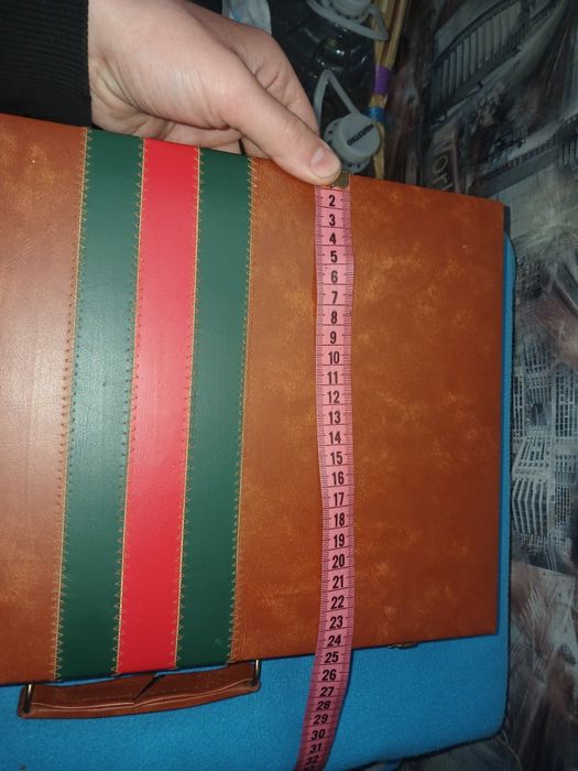 Нарды на подарок в кожаном чемодане.