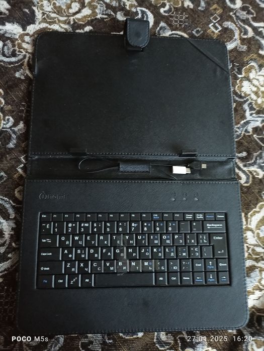 Чохол - клавіатура для планшета