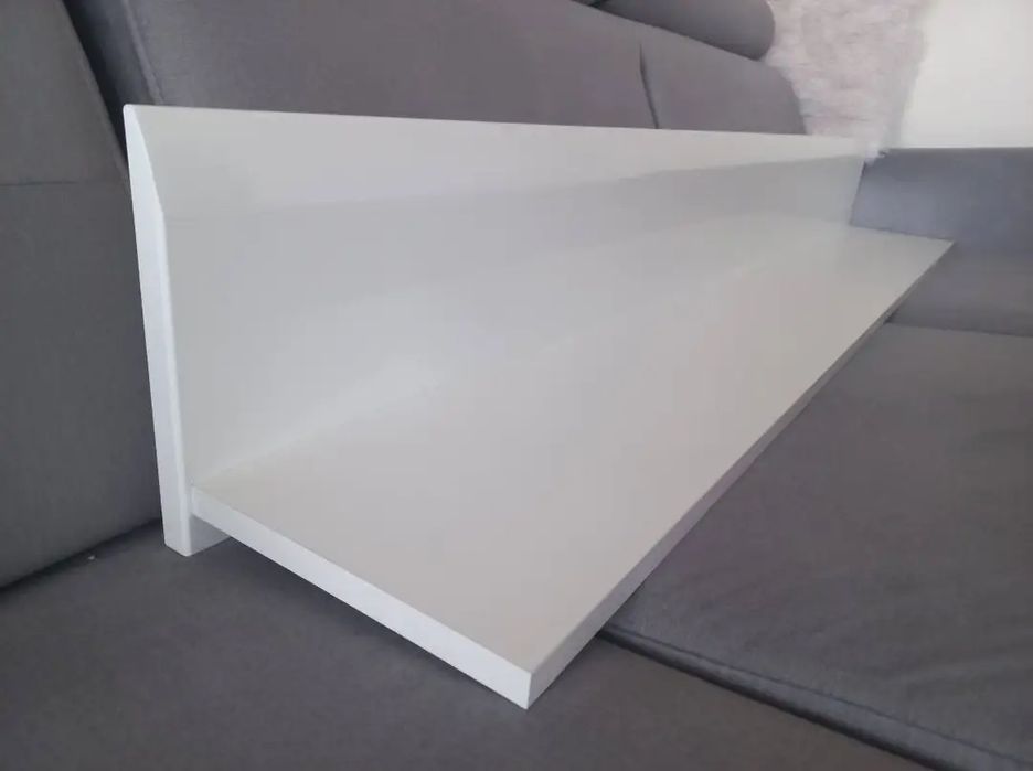 Biała półka, model IRMA z Agata meble.