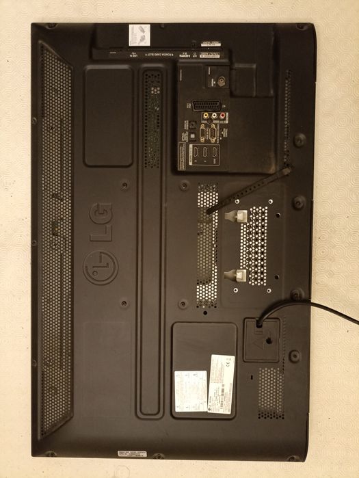 TV LG 32LE3300 a funcionar com painel partido