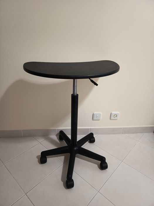 Vendo MESAS Giratória/Gaveta