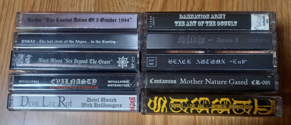 Cassetes Death / Black / Thrash Metal para venda.
