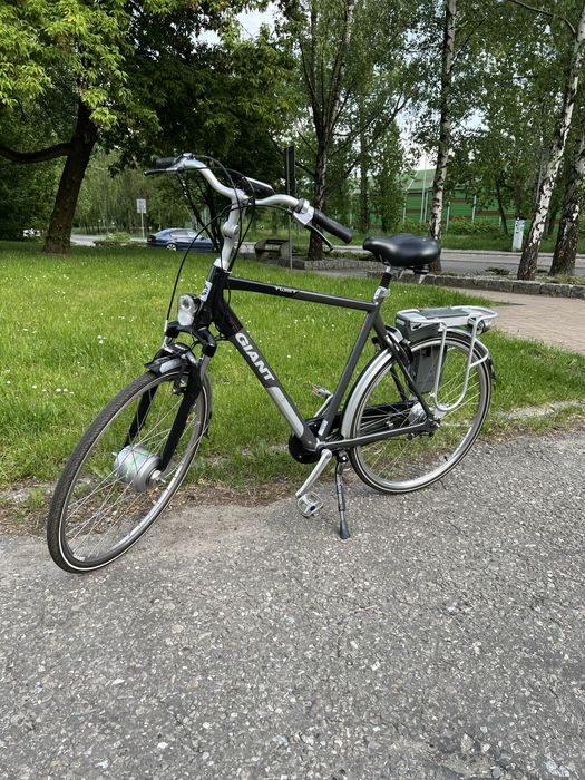 Rower elektryczny GIANT TWIST koła 28 cali zadbany