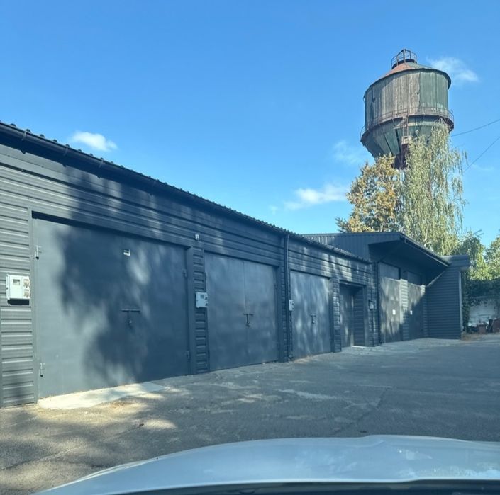 Продам капітальний гараж в центрі міста.