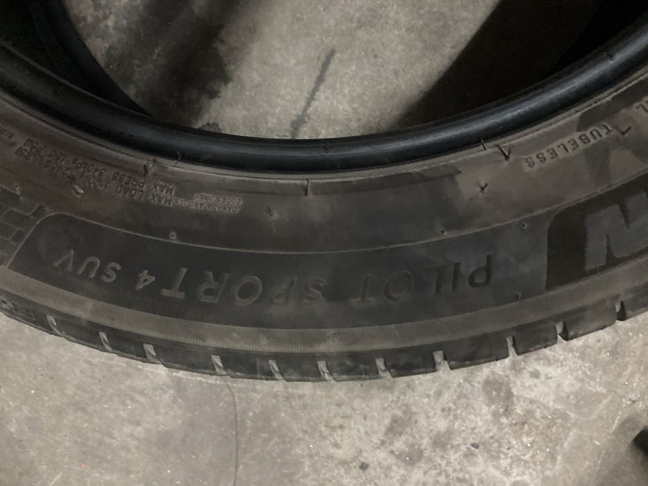 Quatro pneus 285/45R20 Michelin