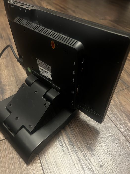 Monitory Neway 10.1 z dotykiem