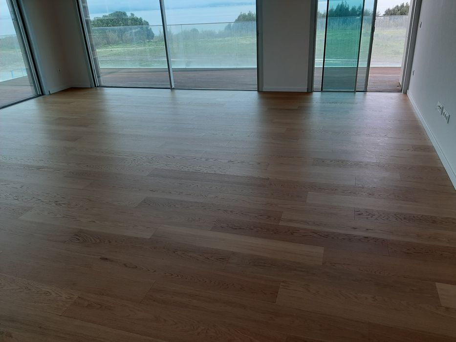 Aplicamos chao flutuante e pavimentos de madeira