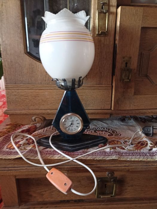 Stara lampka z zegarem