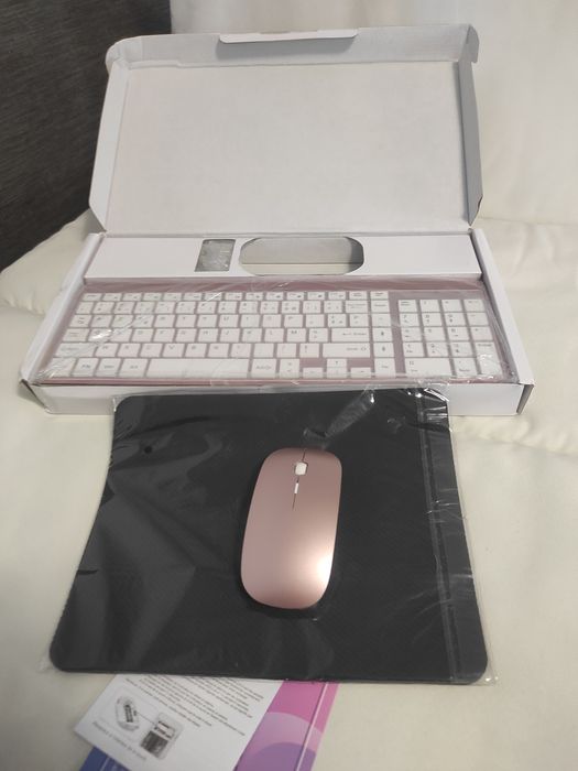 Zestaw bezprzewodowa klawiatura, myszka, podkładka.