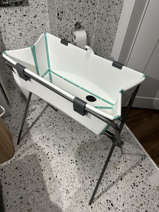 Wanienka Stokke Flexi Bath ze stojakiem i wkładką noworodkową