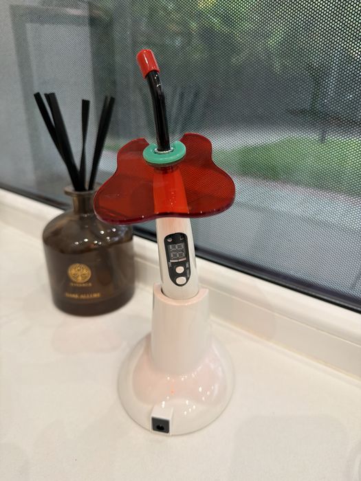 Lampa Polimeryzacyjna LED Dentystyczna - Utwardzanie Stomatologiczne
