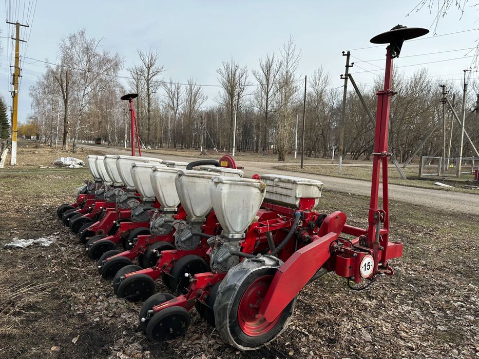 Сівалка пневматична VEGA-8 «Червона Зірка», 8 рядків, точного висіву