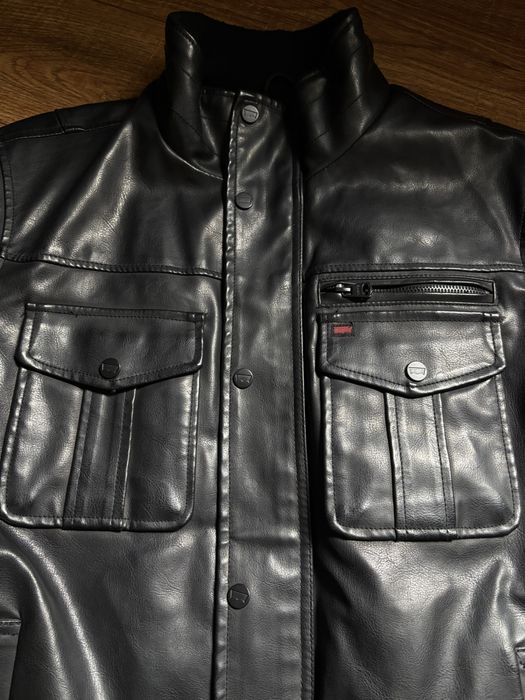 Кожанка Levis.