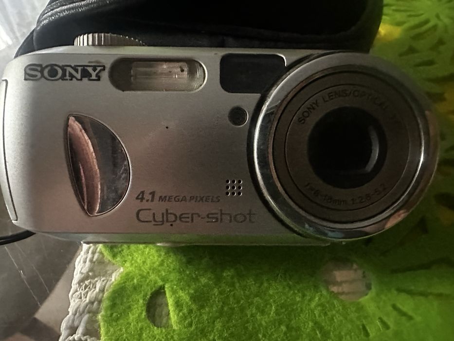 Aparat Sony z akcesoriami