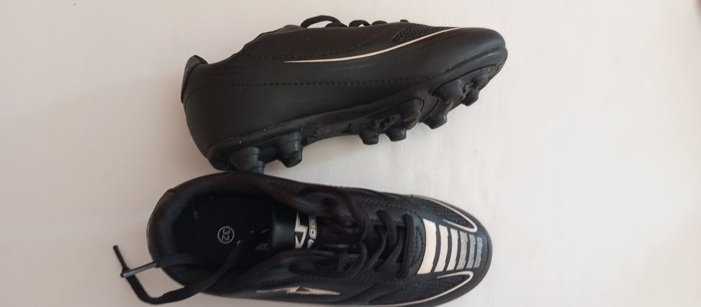 Chuteiras de criança de futebol