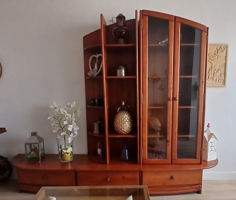 Movel para TV e com cristaleira