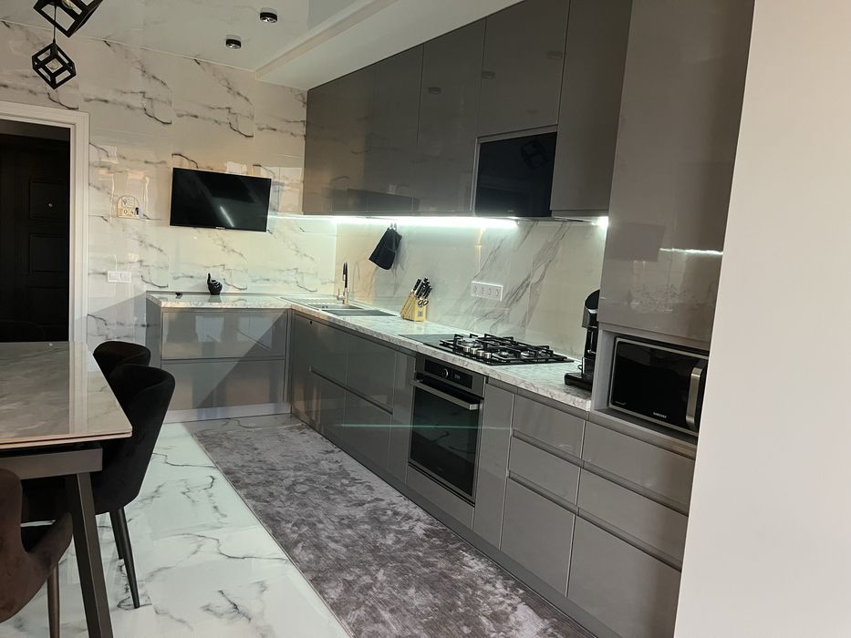 Двокімнатна квартира з меблями та технікою