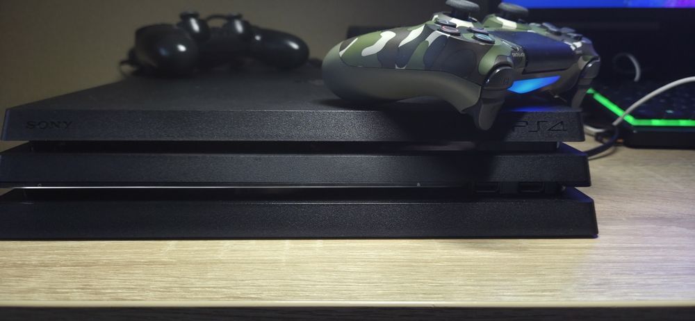 Sony PlayStation 4 Pro 1TB , 2 Геймпади. Ідеальний стан, пломби на місці