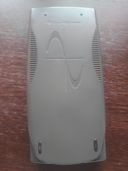 Maquina de Calcular Texas Instruments TI - 82