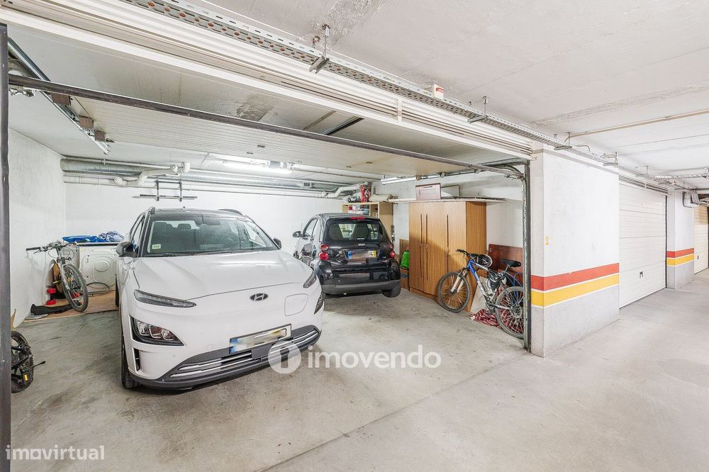 Apartamento T2 moderno, com garagem e varanda enorme, na Malvarosa