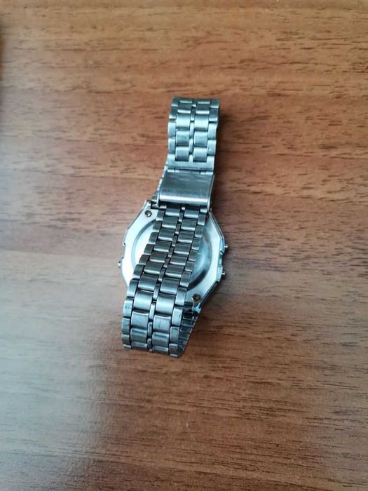 Часы наручные электронные