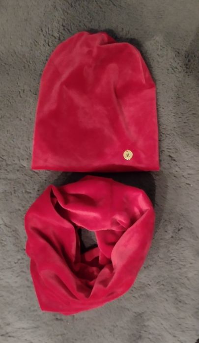 Komplet komin plus czapka kolor fuksja Nowa