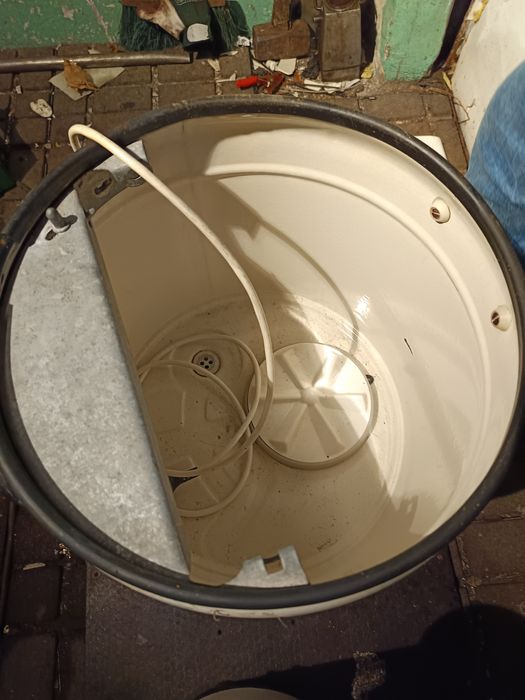 Dwie pralki typu Frania