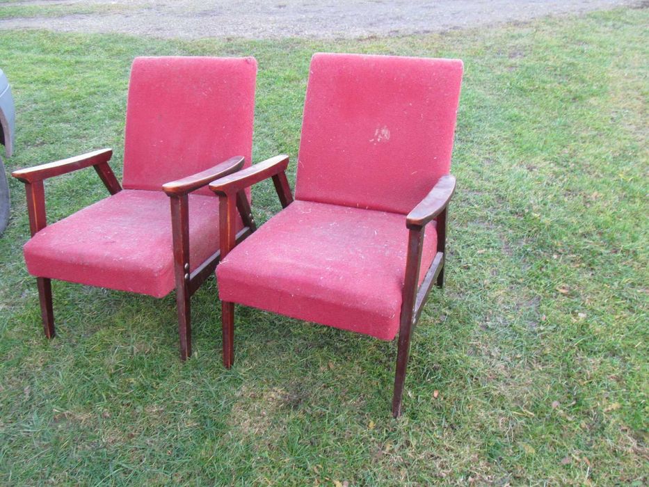 Stary fotel chierowski'' z prl