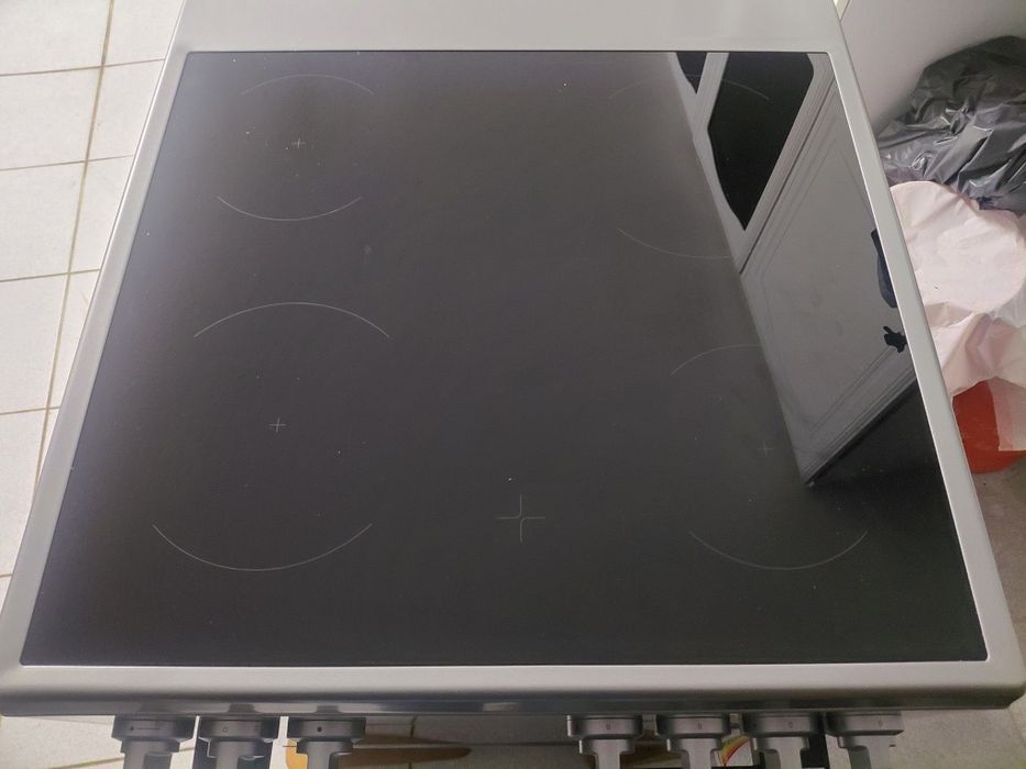 Fogão eléctrico Indesit Novo