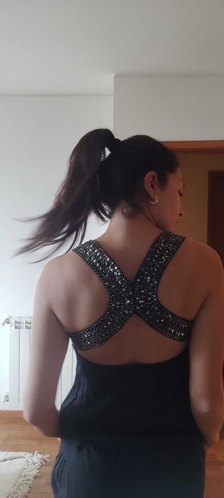 Macacão preto com lantejoulas prateadas
