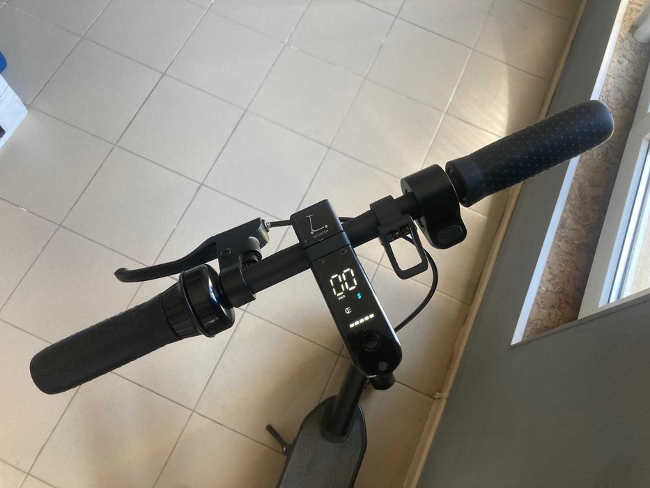 Електросамокат r803z --до 150кг-- 35км/год -- запас 25-30км