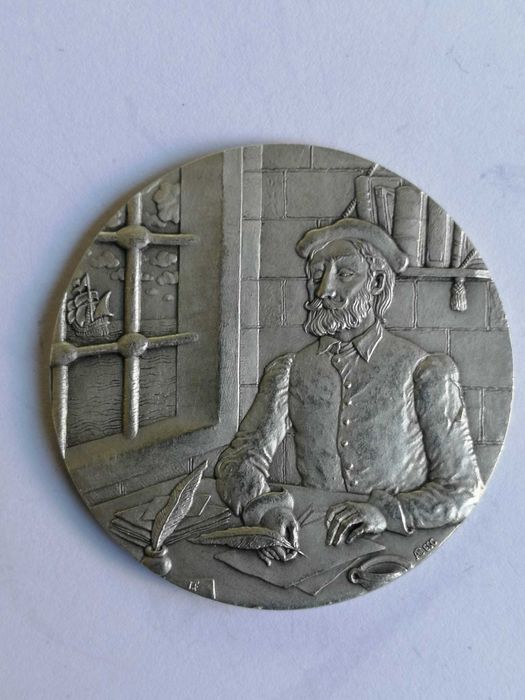 Medalha em prata maciça 2005 de homenagem a Luís de Camões