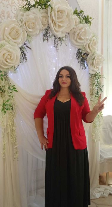 Ведуча драйвова весела співа з діджеем  або діджей окремо  звук світло дим