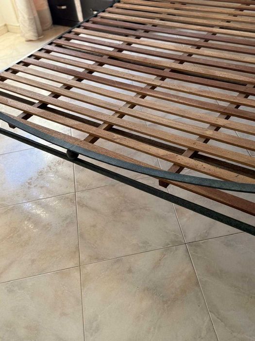 Cama e mesas de cabeceira