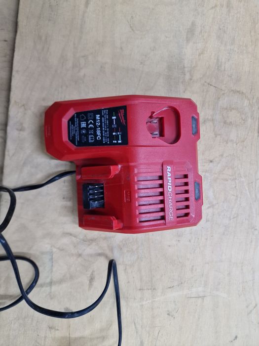 Wkrętarka akumulatorowa MILWAUKEE M18 BLDD 2 x Aku Walizka