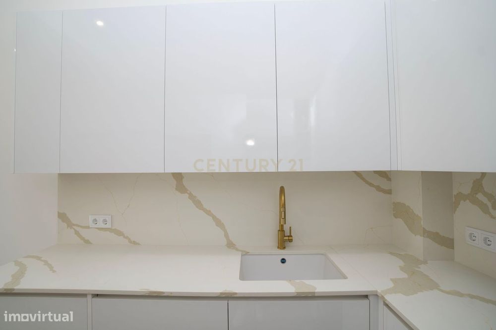 Moradia totalmente remodelada em Santa Cruz- Póvoa de Penafirme – A 5