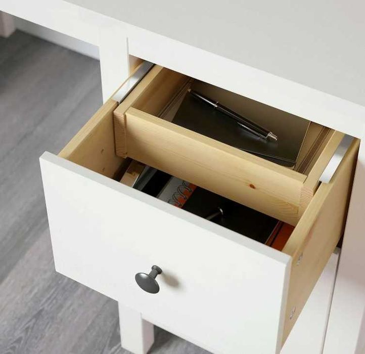Drewniane biurko z nadstawką IKEA HEMNES (155x65 cm) – białe, bardzo pojemne