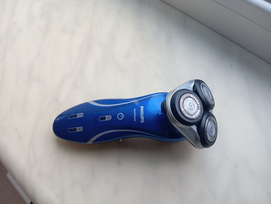 Електро бритва PHILIPS.