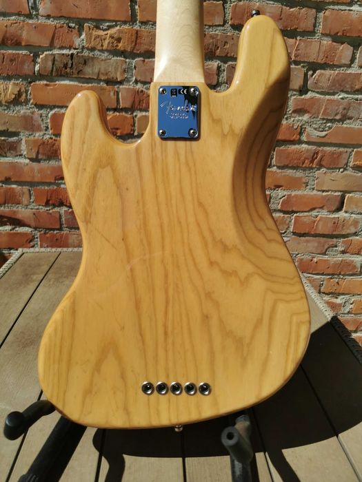 Gitara basowa FENDER American Pro Jazz Bass V
