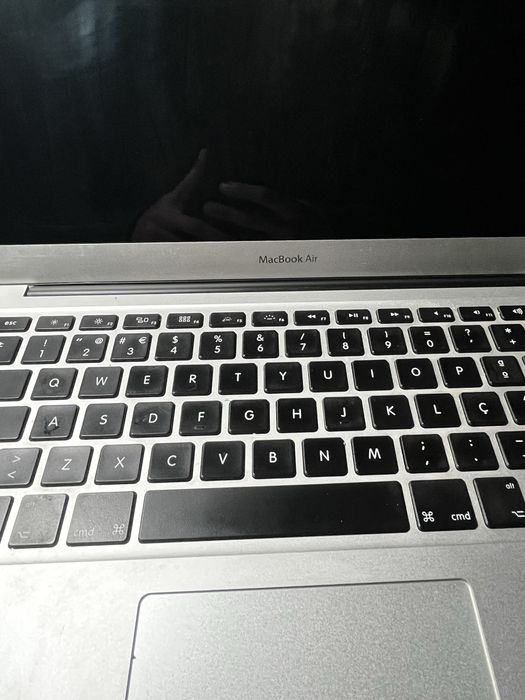 Macbook Air (13- inch)