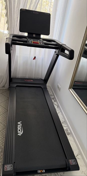 Професійна бігова доріжка Vigor TA552C