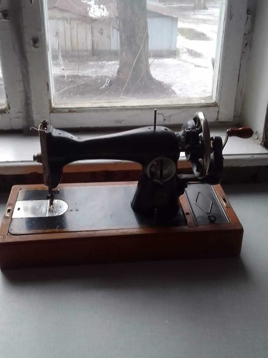 Продам швейну машинку "Подолка".