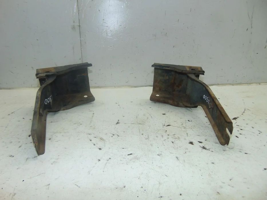Mitsubishi L300 suportes fixação para-choques
