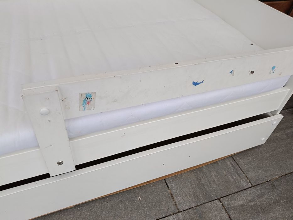 Łóżko dziecięce białe z barierką i szufladą – 85×165 cm