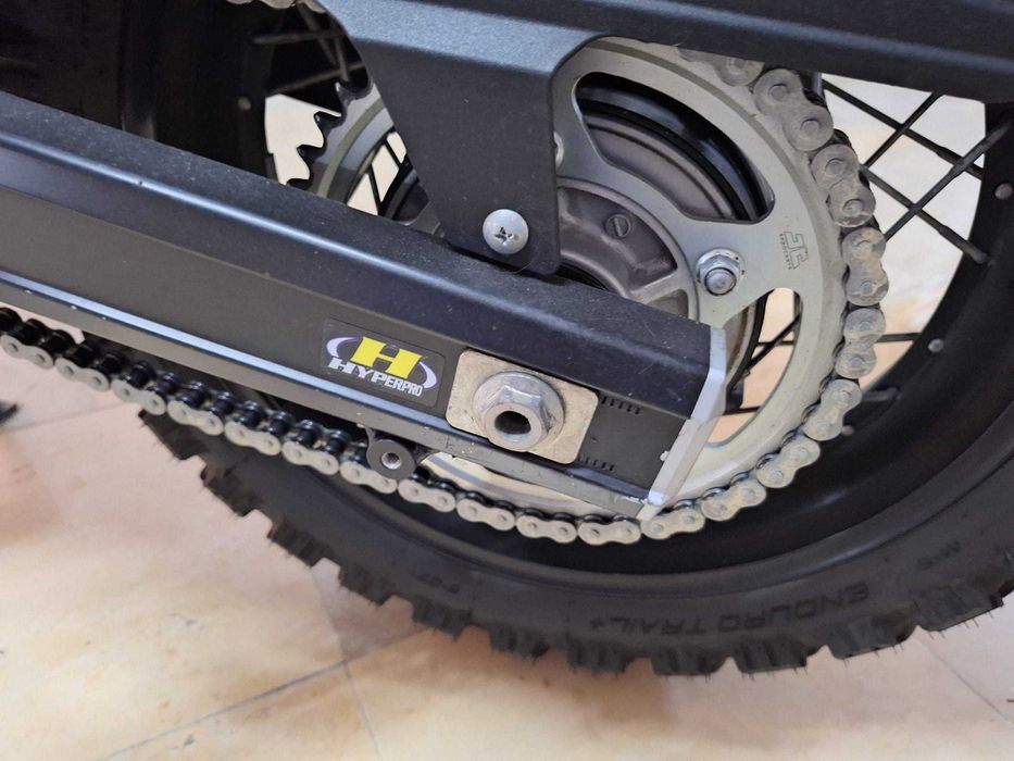 Suzuki VStrom 650XA com muitos extras