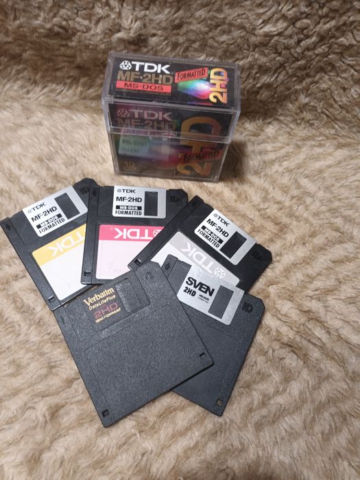 Дискеты в коробке