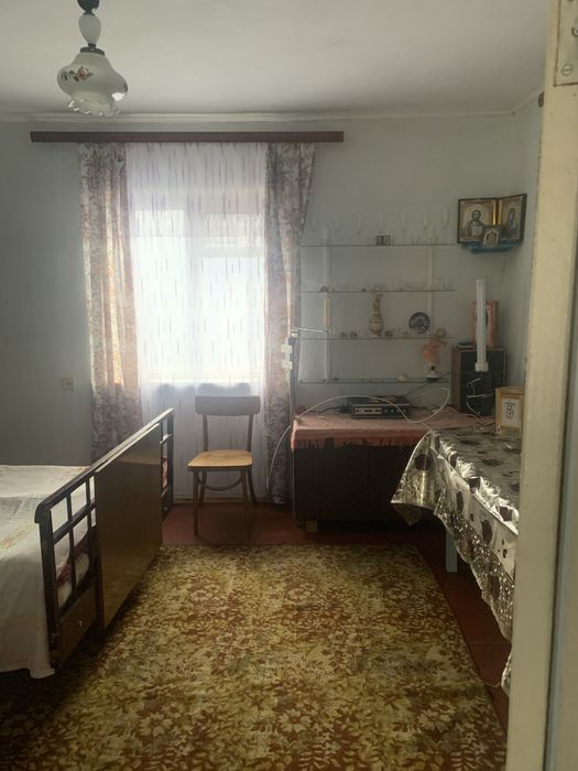 Двоповерхова дача з банькою.