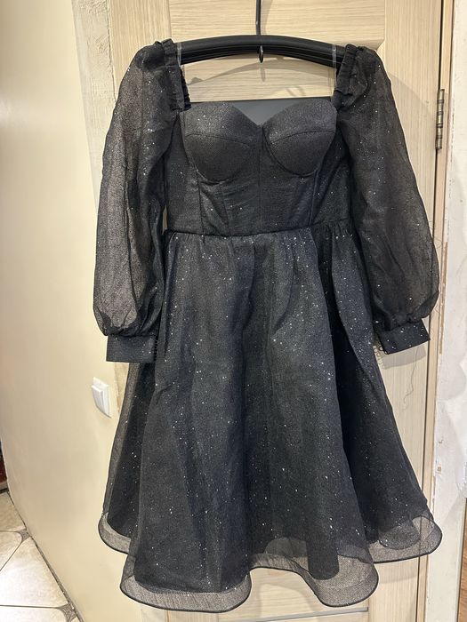 Випускна сукня чорного кольору