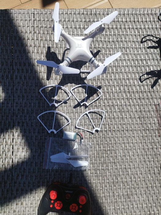 3 drones working with accessories447027449671854081